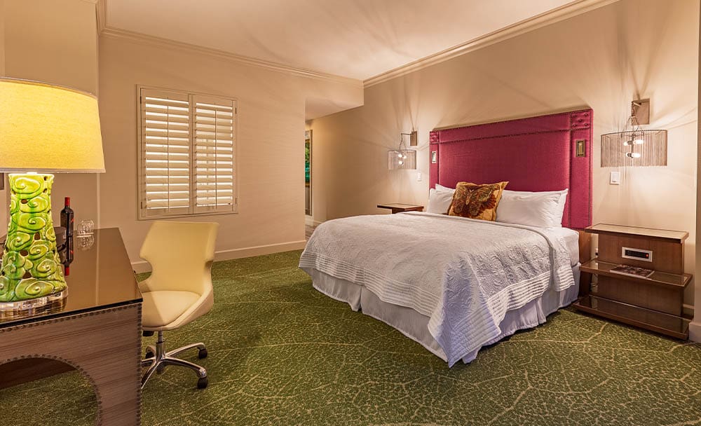 Deluxe Soaking Tub Room